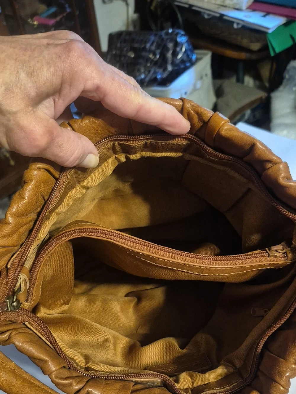 Mido Mido Tan Gathered Shoulder Bag - Picture 10 of 14